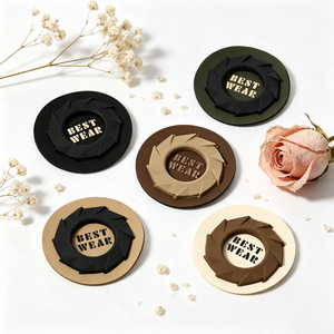 Étiquette en cuir PU personnalisée, cousue, en similicuir, avec logo embossé, pour vêtements, chapeaux, sacs à dos et accessoires. - Product Image 5