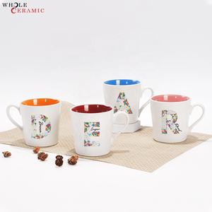 Tasses à café en céramique personnalisées en gros Tasses à lait et à eau de différentes formes, noms et lettres - Product Image 1