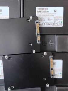 HORNG SHING Serveur interne Disque SSD en métal utilisé MZ7L3960HCJR-00A07 PM893 2.5 960G SATA 6 Gb/s - Product Image 6