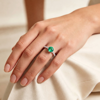 Bague personnalisée OEM en argent sterling 925 plaqué rhodium avec pierre centrale ronde en zircon et bande pavée pour mariage féminin