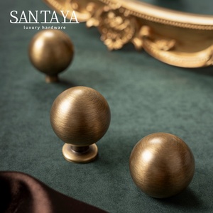 Maniglie Rotonde <span class=keywords><strong>per</strong></span> <span class=keywords><strong>Mobili</strong></span> Santaya in Ottone Anticato, <span class=keywords><strong>Pomelli</strong></span> <span class=keywords><strong>per</strong></span> Cassetti in Bronzo Massiccio, Manopole Retrò in Ottone <span class=keywords><strong>per</strong></span> Cucina e Arredamento - Product Image 3