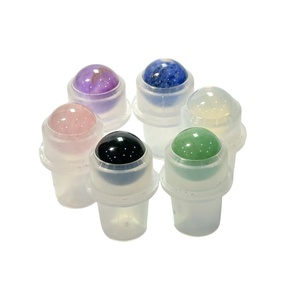 Bouteille en verre Rollerball personnalisée en gros avec boules roulantes en <span class=keywords><strong>pierre</strong></span> naturelle peut emballer de l'huile de massage pour SPA personnel à la maison - Product Image 2