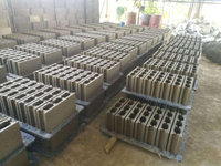 Machine de fabrication de briques en béton hydraulique entièrement automatique QT10-15 avec moteur PLC, pompe et boîte de vitesses pour divers moules au Kenya