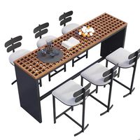 Ensemble de table et chaises de bar d'extérieur en aluminium moderne avec lattes en teck - Meubles d'extérieur durables et résistants à l'eau pour les rassemblements familiaux et les hôtels