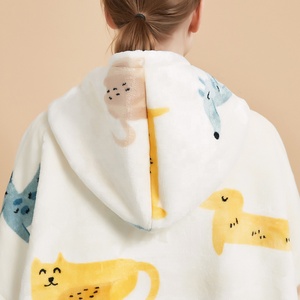 Couverture à <span class=keywords><strong>capuche</strong></span> Sherpa en flanelle surdimensionnée personnalisée Couverture TV à <span class=keywords><strong>capuche</strong></span> portable à manches longues - Product Image 4