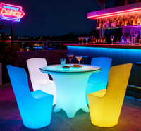 Ensemble table et chaises LED lumineuses COOLQNG pour mobilier de bar extérieur et usage hôtelier – Durable et écologique