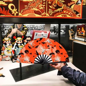 Elegantes Abanicos Plegables de Seda, Estilo Artístico Folclórico, Regalo de Boda, Material de Bambú con Diseño Pintado y Grabado, Nuevo, Personalizado, 33 cm - Product Image 2