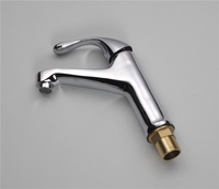 Robinet de salle de bain et robinet d'eau en laiton chromé élégant et stylé avec une construction durable