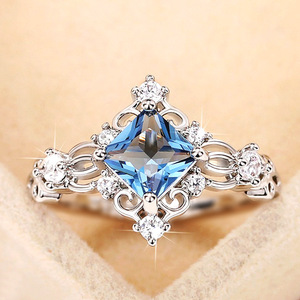 Anello Elegante con Design a Rombi Blu per Donne - Product Image 1