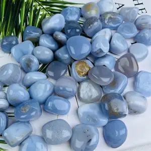 자연 하이 퀄리티 치유 광택 블루 레이스 마노 크리스탈 자갈 칩 명상 장식을위한 크리스탈 tumblled 돌