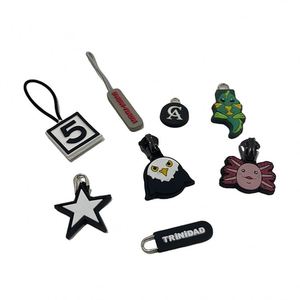 Étiquette de fermeture éclair personnalisée professionnelle en PVC souple 3D, silicone gaufré, logo pour vêtements, clés, chapeaux - Product Image 2