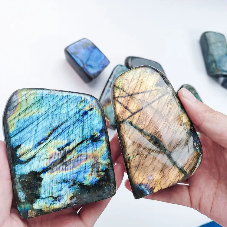 Cristalli di pietre preziose curative ornamenti Labradorite lampeggiante forma libera per la decorazione domestica