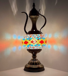 Lampe de table en mosaïque marocaine turque artisanale de Marrakech, lampe à thé en verre coloré, lampe d'Aladin avec base en bronze - Product Image 3