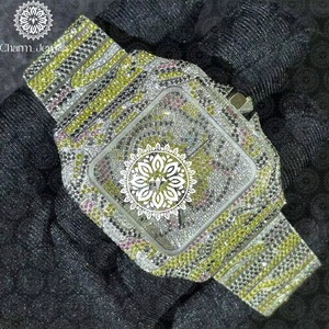 Montre-bracelet diamantée au design unique avec un savoir-faire supérieur pour des cadeaux de luxe et d'affaires, disponible à un prix raisonnable - Product Image 6