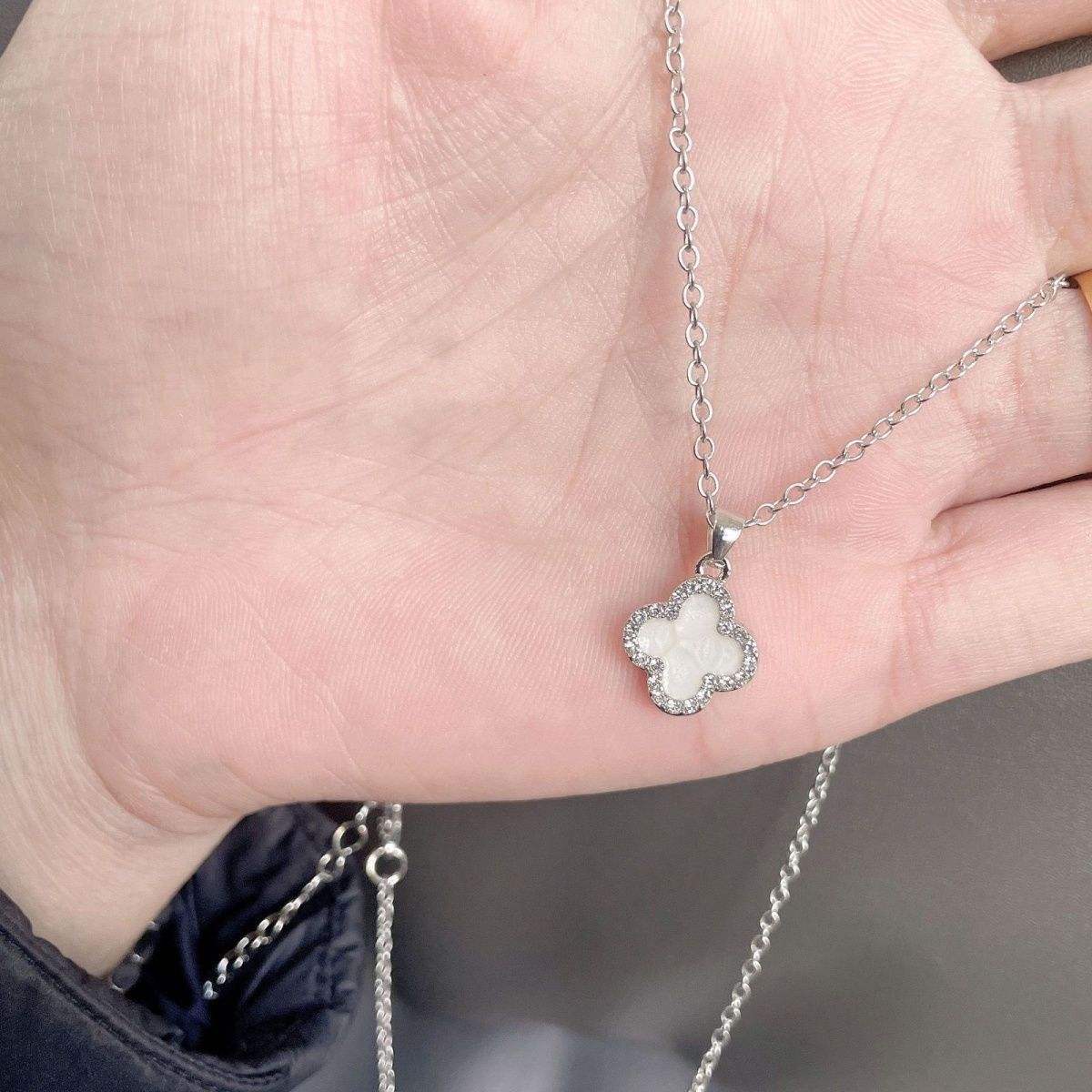 สีเงิน-ขาว