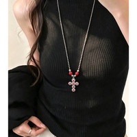 Collier pendentif croix vintage, entièrement orné de strass, perles rouges, style long, unisexe, accessoire de collier perlé élégant et cool