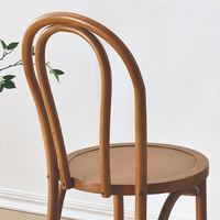 Chaise de salle à manger empilable classique en résine imitation bois, durable, pour événements, vente en gros