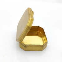 Étui à cigarettes en métal octogonal personnalisé avec finition dorée, couvercle à charnière, design géométrique, mini boîte portable pour homme, cadeau