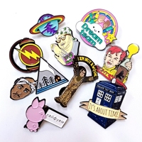 Broches en métal plaqué avec logo personnalisé, badges à paillettes pour chapeaux et revers, badges mignons en émail dur pour vêtements