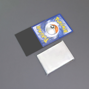 Fundas Protectoras Transparentes de PP Ecológicas de 66x91mm con Logotipo Personalizado para Colección y Almacenamiento de Tarjetas Deportivas - Product Image 1