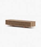 Console multimédia minimaliste en bois avec façade à lattes, idéale pour les intérieurs modernes, finition de couleur marron, grand espace de rangement