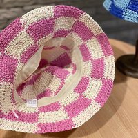 Vente en gros de chapeaux seau polyvalents tricotés à rayures faits main bonnets de pêcheur au crochet colorés pour femmes accessoires de voyage stylés
