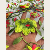 Tissu en dentelle polyester/nylon G4090 vert perle frais avec broderie florale rouge, base noire, tulle à fleurs tropicales pour mariage et vacances