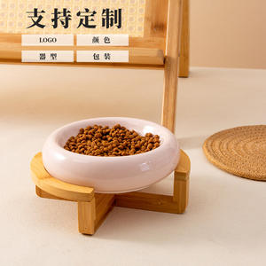 Comedero elevado redondo de cerámica rosa para gatos con logo y color personalizables - Product Image 1