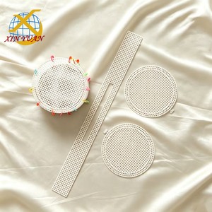 Feuille de toile plastique prédécoupée <span class=keywords><strong>pour</strong></span> sac au <span class=keywords><strong>crochet</strong></span> rond DIY motif tournesol 17 cm – Fournitures <span class=keywords><strong>pour</strong></span> la fabrication de sacs à main - Product Image 2