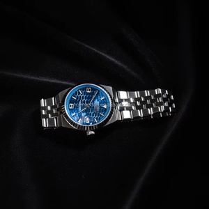 นาฬิกาข้อมือผู้ชายดีไซน์หรูหราทันสมัย แบรนด์ Seiko ระบบออโตเมติก ตัวเรือนสแตนเลสสตีล หน้าปัดสีน้ำเงิน พร้อมเข็มบอกเวลา - Product Image 3