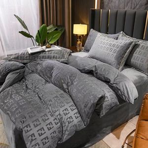 Ensemble de <span class=keywords><strong>housse</strong></span> de couette et taies d'oreiller en velours cristal sculpté, lettres de luxe, <span class=keywords><strong>housse</strong></span> confortable et unie - Product Image 4