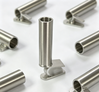 Support de tube de jardin en acier inoxydable sur mesure avec clip de base intégré pour systèmes de tuyauterie extérieurs - Options soudées