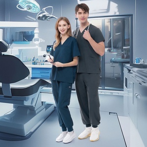 Uniforme de gommage gris Stretch Comfort Healthcare Design unisexe à manches courtes pour l'entraînement, les stages et les tâches quotidiennes. - Product Image 1