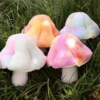 Coussin en peluche champignon créatif et mignon avec rembourrage en coton PP, idéal pour la décoration de chambre, comme cadeau, ou comme coussin lombaire et de voiture