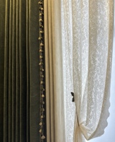 Dentelle en polyester 100% avec fils argentés scintillants dissimulés - Douce comme un rideau, atmosphérique comme une nappe