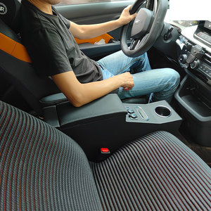 Vano portaoggetti centrale per auto con poggiabraccio integrato per un facile accesso, compatibile con Bestune E05 Nat 2021 2022 2023 2024 2025, con ricarica telefono - Product Image 2