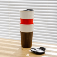 Tasses à eau de voyage réutilisables FENN, pratiques et sans poignée, avec logo personnalisé, en céramique, avec couvercle et manchon en silicone