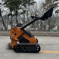 Mini-chargeuse sur chenilles HOMACH avec accessoire tarière hydraulique