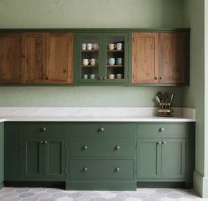 ชุดครัวสองสีสไตล์ร่วมสมัย SANTOPOVA พร้อมตู้ติดผนังไม้และตู้ฐานสีเขียวป่า - Product Image 2