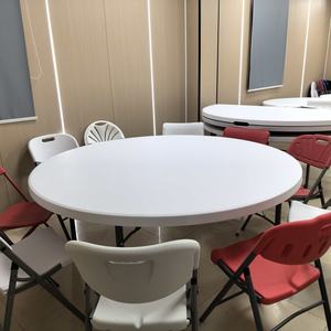 Großhandel Leichter Klappstuhl Weiß Tragbar Outdoor Kunststoff Garten Party Klappstühle für Events Vermietung - Product Image 3