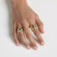 Massiver breiter Ring mit mehrschichtigem Design aus kubischem Zirkonia und Edelstahl, PVD-vergoldet, für Damen
