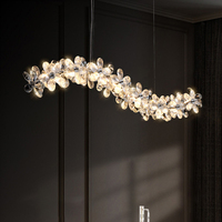 Lampe suspendue de luxe K9 Crystal Cluster réglable en hauteur LED à intensité variable avec motif de fleurs pour l'éclairage des restaurants et des cafés