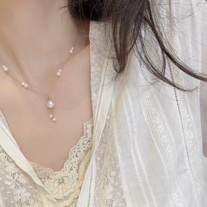 Collier en perles naturelles rétro français romantique de haute qualité, enveloppé d'or, accessoire de mode pour le quotidien - Product Image 1