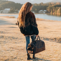 Sac polochon en cuir véritable de style vintage pour hommes et femmes, sac de voyage à bandoulière noble avec fermeture à glissière à motif géométrique