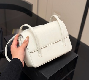Sac à main en cuir véritable pour femme, fermeture à fermoir, broderie lettre, durable, pliable, style vintage minimaliste, imperméable - Product Image 2