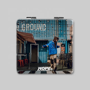 Venta al por mayor KPOP <span class=keywords><strong>Idol</strong></span> Bangtan Boys <span class=keywords><strong>J</strong></span>-<span class=keywords><strong>Hope</strong></span> <span class=keywords><strong>HOPE</strong></span> ON THE STREET Espejo de maquillaje portátil plegable cuadrado de doble cara - Product Image 3