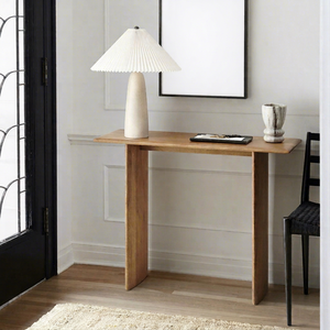 Table console en bois massif d'orme avec pieds en panneaux inclinés, table de canapé minimaliste, finition grain naturel, mobilier moderne pour la maison - Product Image 1