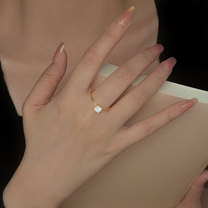 Anillo de Compromiso de Plata 925 con Moissanita Corte Princesa VVS, Engaste de Puntas, Joyería de Lujo para Mujer, Chapado en Oro - Product Image 6