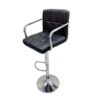 Tabouret de bar noir avec revêtement capitonné, structure chromée, accoudoirs, réglage par vérin à gaz, pour bar, pub, restaurant, chaises de bar commerciales