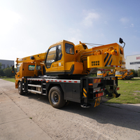 Grue de camion hydraulique de 16 tonnes avec une hauteur de levage maximale de 38 m, adaptée aux projets de construction